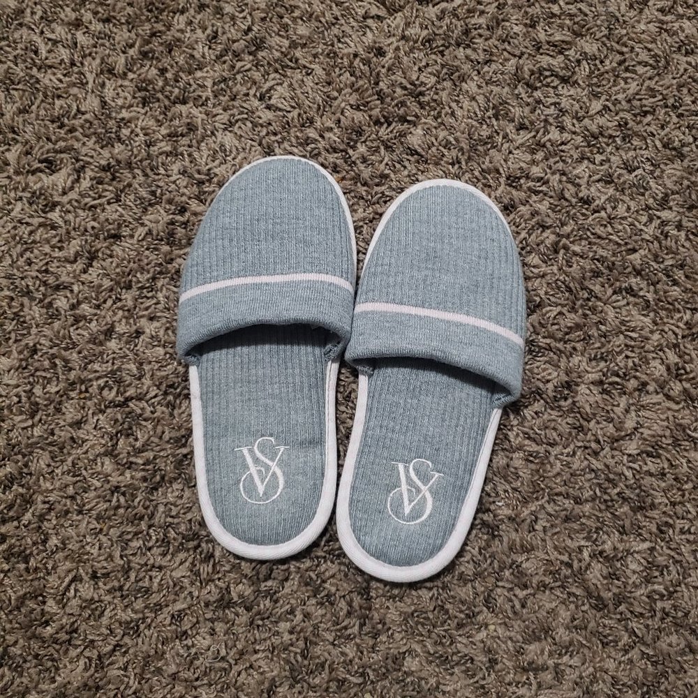 ❌❌SOLD❌❌ women's victoria's secret slippers